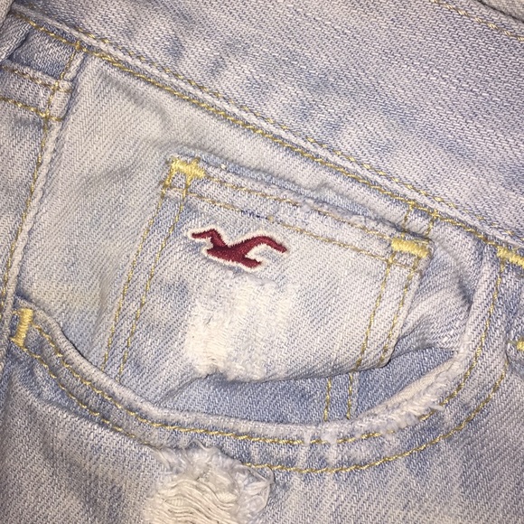 ✅Hollister Distressed Jeans - Picture 2 of 5